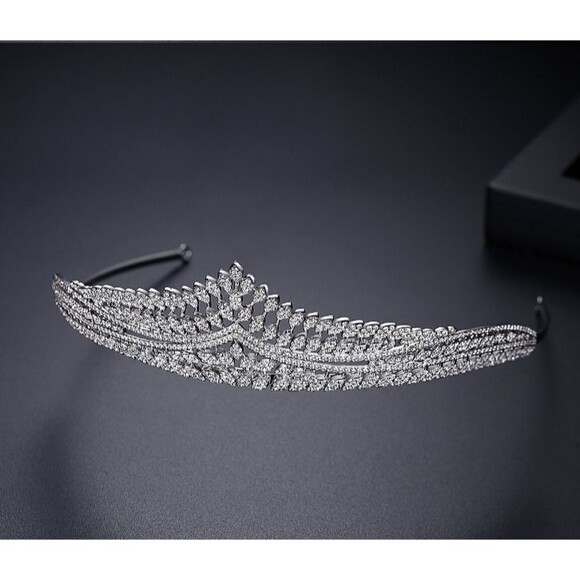 "Radiant Dawn: A Unique 7-Piece One-of-a-Kind Tiara Bridal Ensemble" - Picture 3 of 16